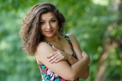 Photo of beautiful Ukraine  Oksana with light-brown hair and brown eyes - 20358