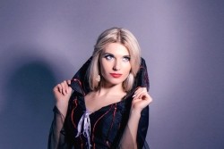 Photo of beautiful Ukraine  Olga with blonde hair and brown eyes - 20115