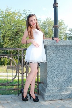 Photo of beautiful Ukraine  Olga with light-brown hair and green eyes - 22359