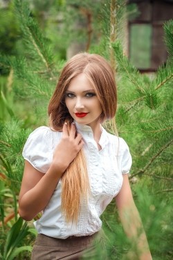 Photo of beautiful Ukraine  Olya with light-brown hair and blue eyes - 20950