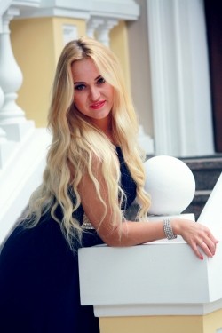 Photo of beautiful Ukraine  Svetlana with blonde hair and grey eyes - 21920