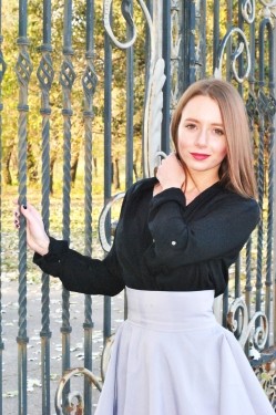 Photo of beautiful Ukraine  Tatiana with light-brown hair and brown eyes - 27603