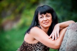 Photo of beautiful Ukraine  Valentina with black hair and brown eyes - 20368