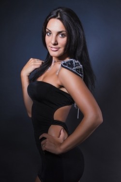 Photo of beautiful Ukraine  Veronika with black hair and hazel eyes - 20334