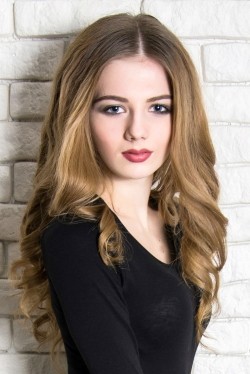 Photo of beautiful Ukraine  Victoria with light-brown hair and green eyes - 28708