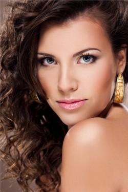 Photo of beautiful Ukraine  Victoriya with brown hair and blue eyes - 20111