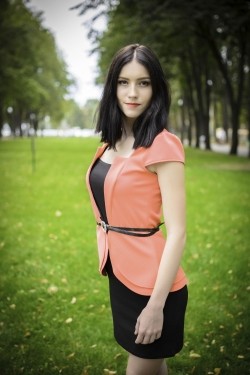 Photo of beautiful Ukraine  Viktoria with light-brown hair and brown eyes - 27846