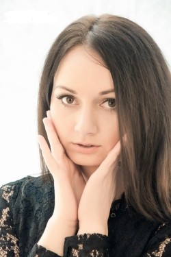 Photo of beautiful Ukraine  Viktoriya with brown hair and brown eyes - 20133