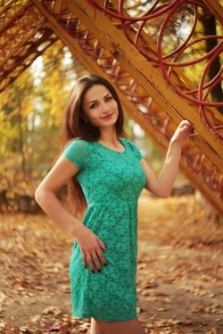 Photo of beautiful Ukraine  Yulia with brown hair and grey eyes - 27679