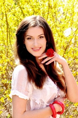 Photo of beautiful Ukraine  Zhanna with brown hair and hazel eyes - 21508